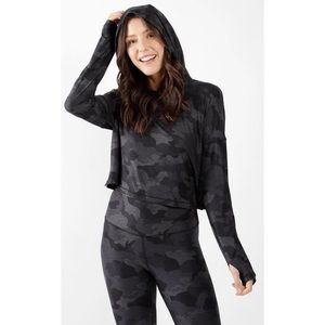 NWT Yogalicious Lux Black Camo Cropped Hooded Long Sleeve Top Lightweight Hoodie